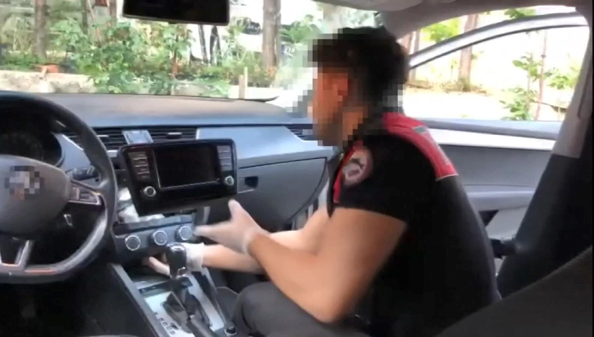 Ataşehir’de AVM otoparkında uyuşturucu satan şüpheliye suçüstü