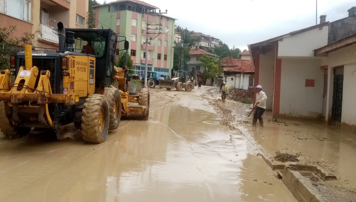 Çorum’da sağanak etkili oldu: Evleri su bastı