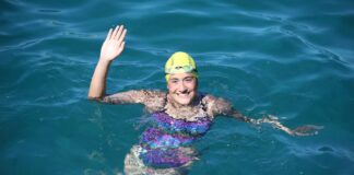 Aysu Türkoğlu, Manş Denizi’ni geçen en genç yüzücü oldu