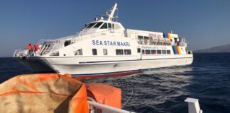 Bodrum açıklarında sürüklenen feribot kurtarıldı