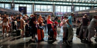 İtalya’da 4 saatlik grev nedeniyle yüzlerce uçuş iptal edildi