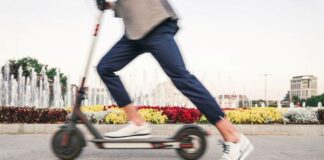 Antalya’da otomobille çarpışan scooter sürücüsü öldü