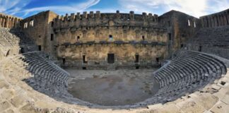 Aspendos Antik Tiyatrosu yabancı sanatçıları ağırlıyor