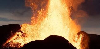 İzlanda’da Fagradals Yanardağı’nda patlama