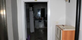 Kirayı geciktiren kiracısının çelik kapısını çaldı