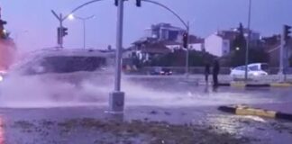 Uşak’ta sağanak: Yollar göle döndü evleri su bastı