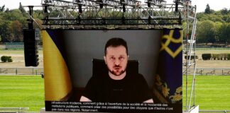 Zelenski: Ukrayna’daki savaştan bütün Rusya sorumlu Putin’i onlar seçti