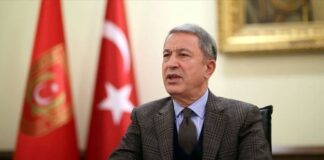 Bakan Akar’dan Yunan bakana yanıt: Yüzme bilmek işlerine yarayacak