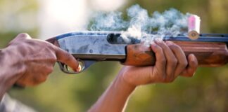 Eşini öldürdü başka bir cenaze için başsağlığına gitti