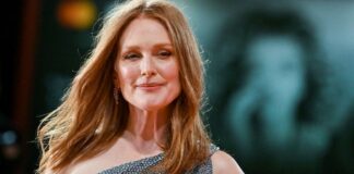 Jüri başkanı Julianne Moore Venedik Film Festivali kırmızı halısında
