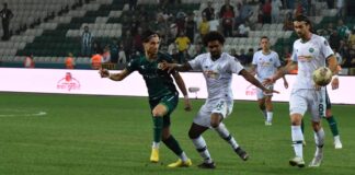 Konyaspor maç fazlasıyla liderliğe yükseldi