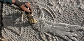 DAEŞ’in yıktığı Maskhi Kapısı’nın altında 2 bin 700 yıllık kaya oymaları bulundu