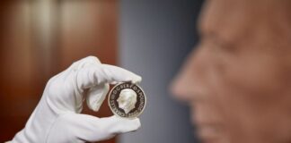 Kral 3. Charles’ın portresinin tasvir edildiği ilk madeni paralar görücüye çıktı