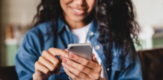 Türkiye’de cep telefonuyla 3 ayda 80.1 milyar dakika konuşuldu