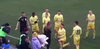 Futbol maçında evlilik teklifine güvenlik engeli
