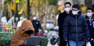 Çin’de vakalar artıyor: Şanghay’da eğitim çevrim içi yapılacak