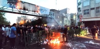 İran’da protestocular yeniden sokak ve caddelere çıktı