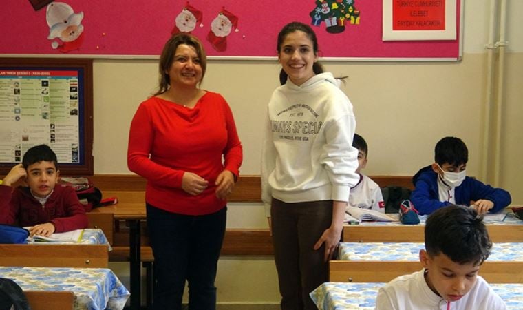 19 yıl evvelki öğretmeni ile tıpkı okulda meslektaş oldu