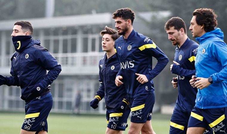 Fenerbahçe’de Samet Akaydın grupla birinci idmanına çıktı