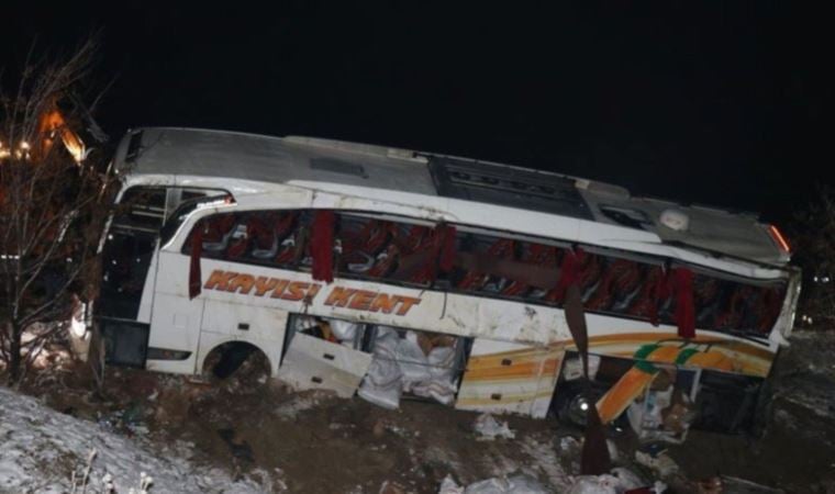 Kayseri’de yolcu otobüsü şarampole devrildi: 3 ölü, 25 yaralı