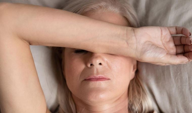 Menopoz nedir, neden olur, belirtileri neler?