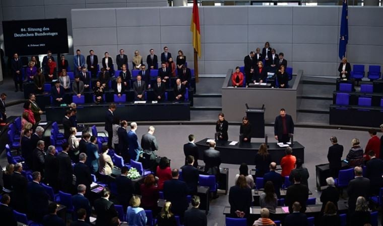 Almanya’da saygı duruşu