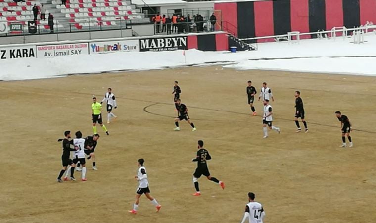 Amedspor ile Vanspor FK, depremzedeler için dostluk maçı yaptı