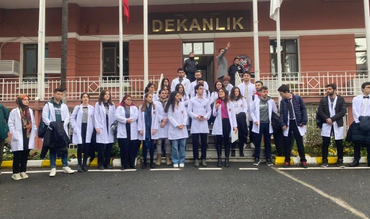 Cerrahpaşa’da öğrenciler uzaktan eğitim kararını protesto etti