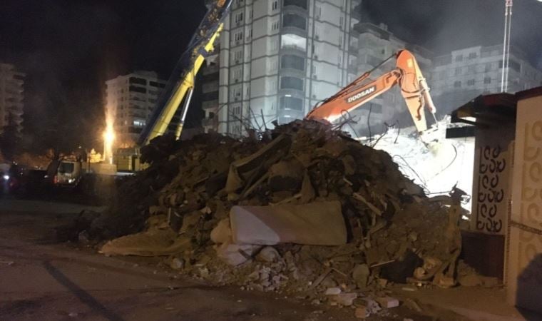 Depremde yıkılan binada şok soruşturma: Kolonları kesilmiş…