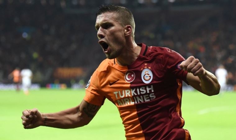 Eski Galatasaraylı futbolcu Lukas Podolski’den konteyner kampanyasına bağış