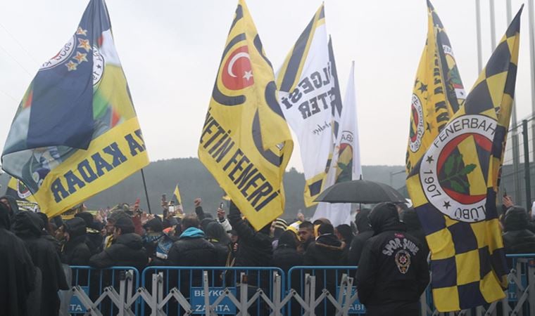 Fenerbahçe taraftarı, Riva’da TFF’yi protesto etti
