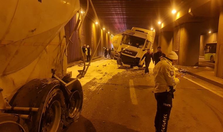 İzmit’te tünelde 4 araç çarpıştı: Kilometrelerce araç kuyruğu oluştu