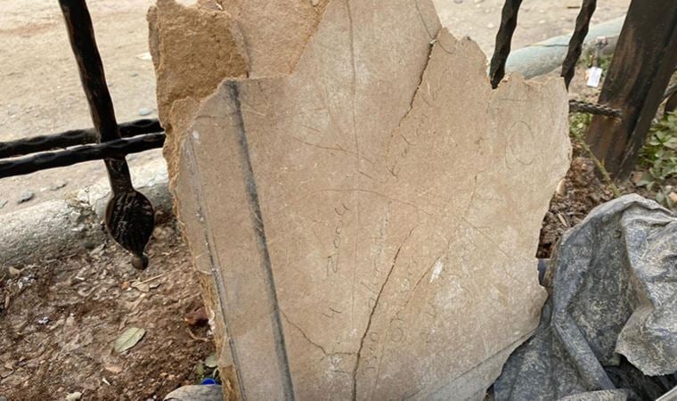 Kahramanmaraş’ta enkazda ‘Ben ölürsem kalanlar okusun’ yazılı tahta parçası bulundu