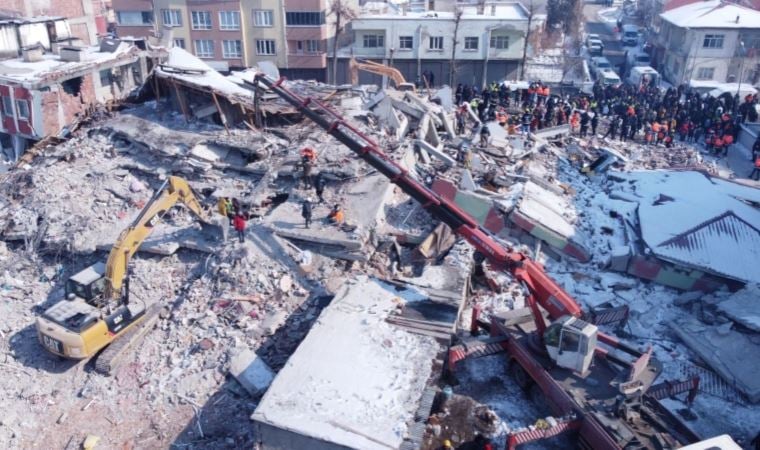 Macron, depremler nedeniyle Fransa’nın Türkiye ile dayanışma içinde olduğunu söyledi