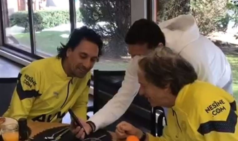 Mert Hakan, depremzede Efe’yi Jesus ve Szalai ile görüştürdü