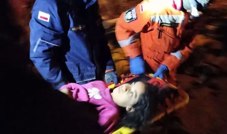 Polonya’dan gelen arama kurtarma ekibi, 14 kişiyi enkaz altından sağ olarak çıkardı