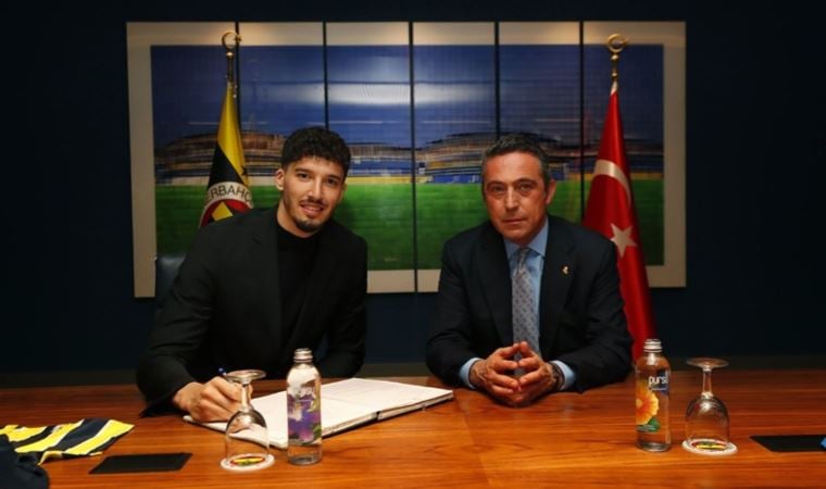Fenerbahçe’de Altay Bayındır resmi imzayı attı