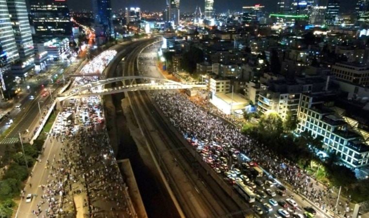 Netanyahu, İsrail Savunma Bakanı Gallant’ı görevden aldı, halk sokağa döküldü