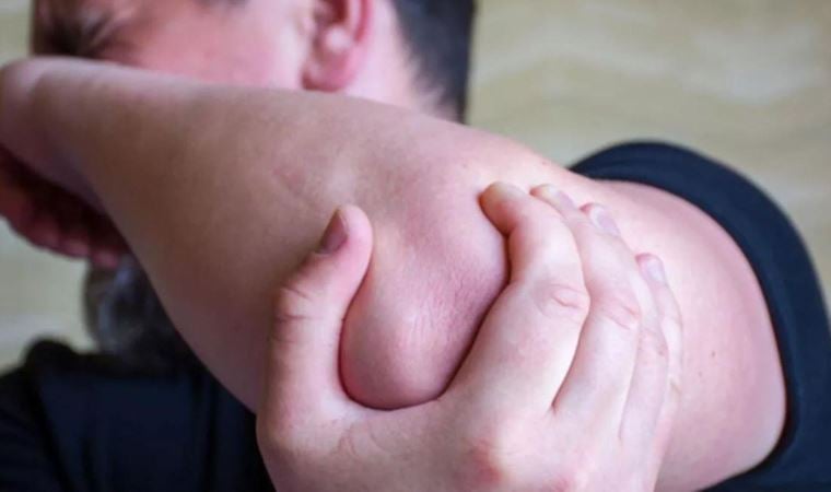 Dirseklerini masaya dayayarak çalışanlar dikkat! serçe ve yüzük parmağınızda uyuşmalar varsa…