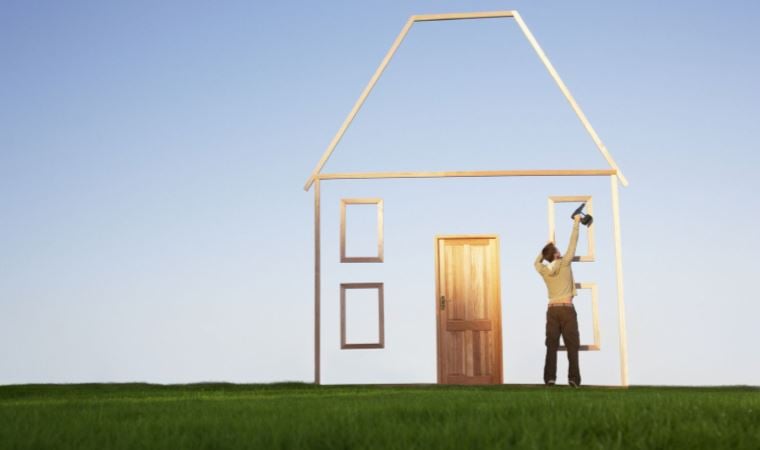 Ev sahiplerinden akıl almaz yöntem: ‘Çık, evi yıkacağım’