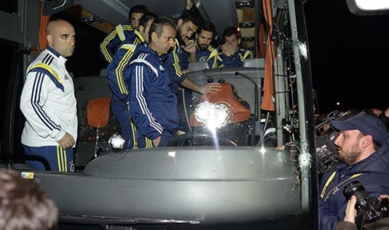 Fenerbahçe’den otobüs saldırısına tepki: ‘Fenerbahçe takımına suikast girişiminde bulunulmuştur’