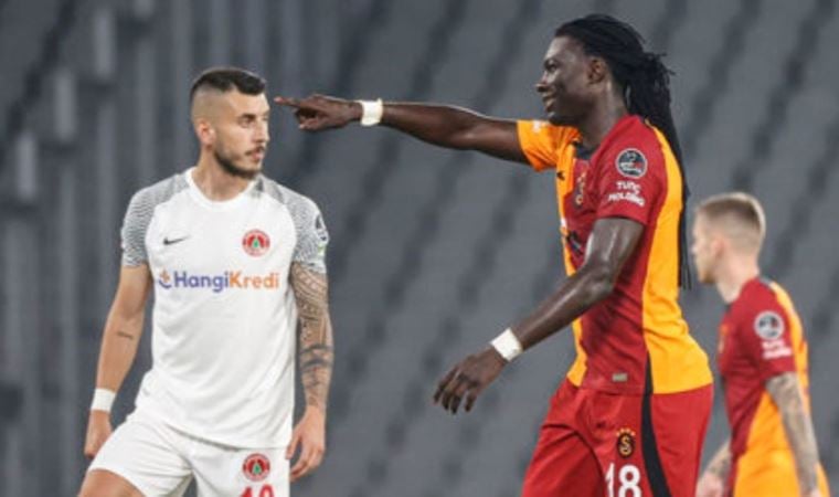 Galatasaray’da Bafetimbi Gomis’ten iddialara yanıt