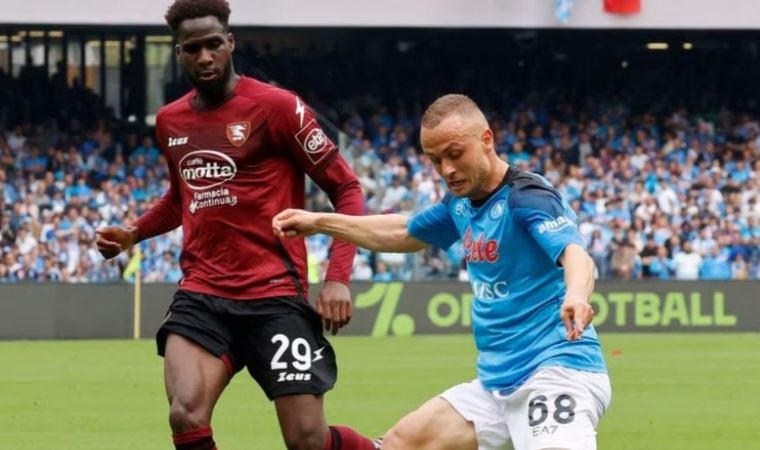 Serie A’da Napoli, şampiyonluğu erteledi: Napoli 1-1 Salernitana