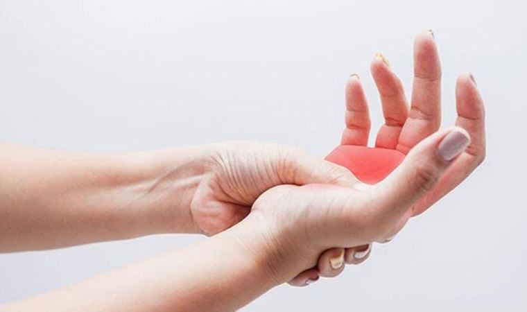 Uyandığınızda eklemleriniz ağrıyorsa dikkat! Uzmanından ‘romatizma’ uyarısı