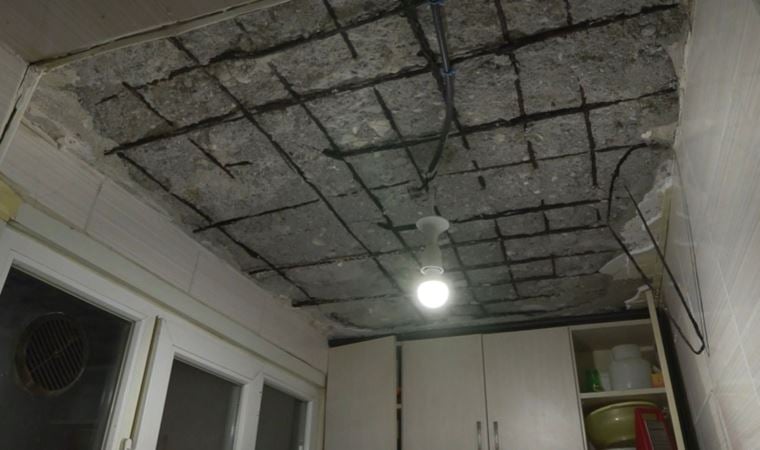 Balat’ta tavan betonu döküldü: Midye kabukları ortaya çıktı