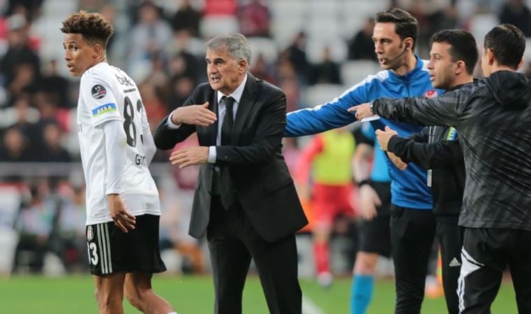 Beşiktaş Kulübü’nden Zeki Demirkubuz’un sergisine ziyaret