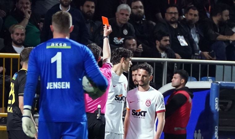 Galatasaraylı Nicolo Zaniolo soyunma odasını dağıttı!