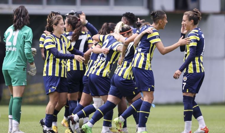 Kadınlar Futbol Süper Ligi’nde ilk finalist Galatasaray’ı eleyen Fenerbahçe oldu