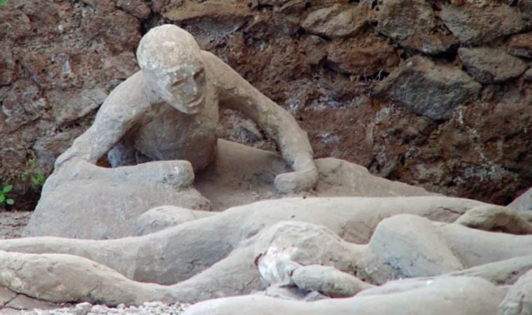 Pompei’deki kazılarda volkanik patlamada ölen kişilere ait kalıntılar bulundu