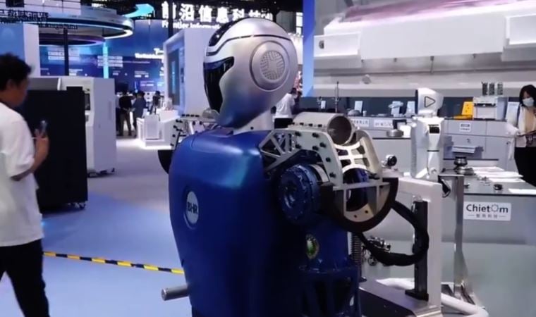 Robot çizerler bilim ve teknoloji forumunun gözdesi oldu